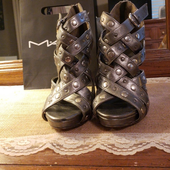 Metallic pumps - Picture 2 of 3